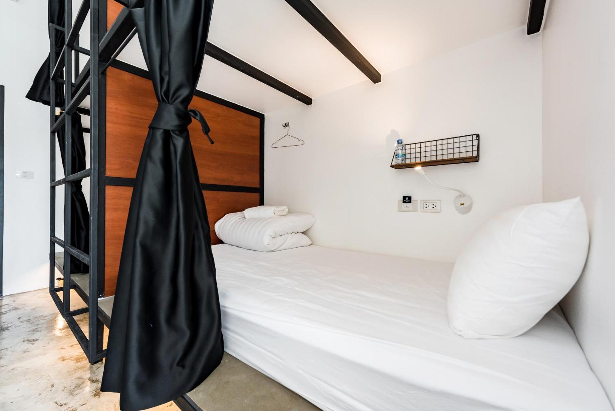 Book A Bed Poshtel - Sha Plus Phuket Exteriör bild